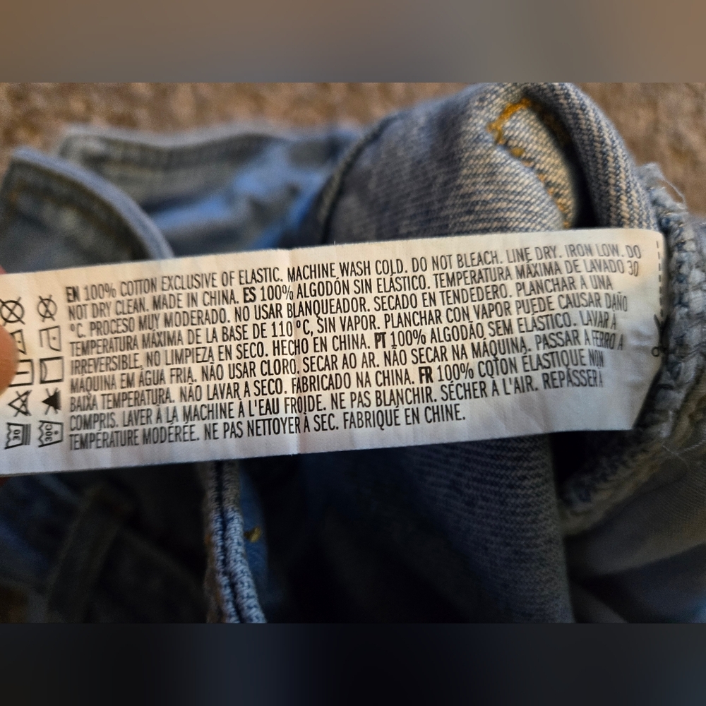 ****Paperback Shorts - Picture 5 of 5